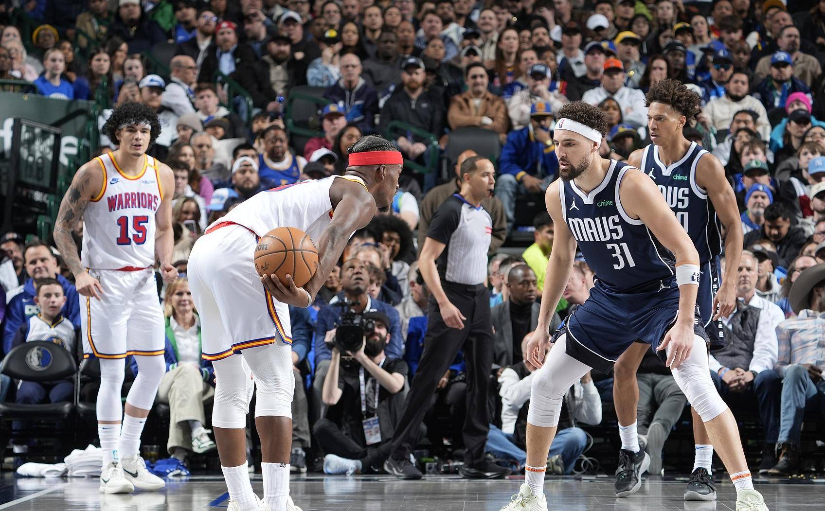 爱游戏-萨拉赫与40激战巴塞罗那分钟，领先优势明显胜负难料！，巴特勒焦点对战引发球迷热议的简单介绍