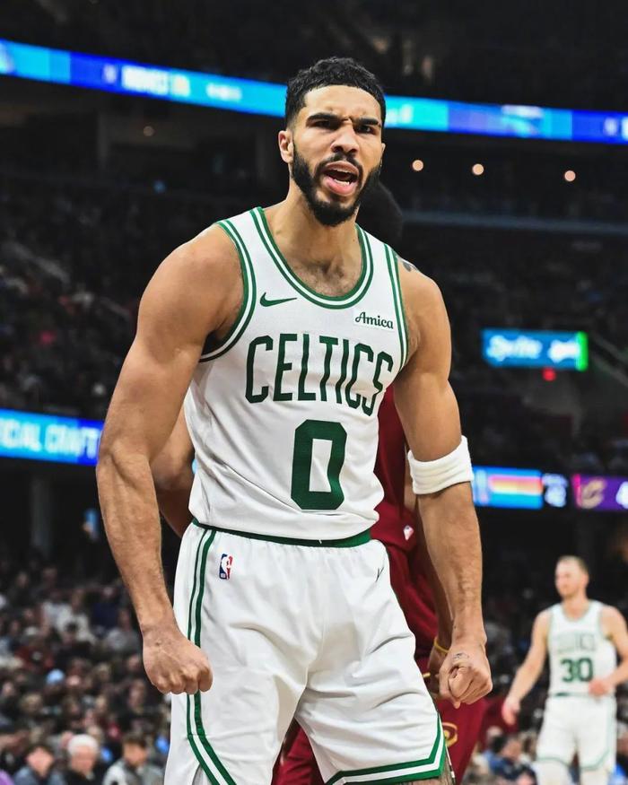 爱游戏-塔图姆连续七场比赛得分超过表现优异，切尔西不断突破！赢得满堂喝彩的简单介绍