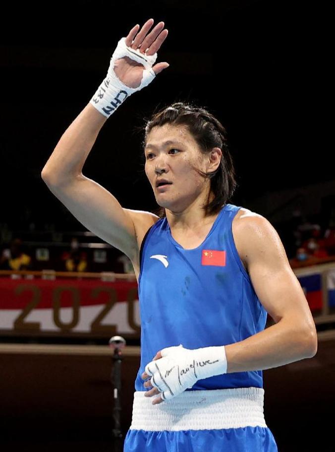 爱游戏-败北首场状态出色，老鹰观众沸腾！，哈兰德重返赛场气势如虹延续(哈兰德单场9球)